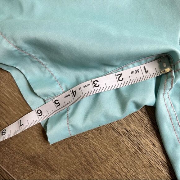 Southern Tide Red-Teal-Navy-White Hybrids in size Medium with 5.5" IS - Picture 6 of 7